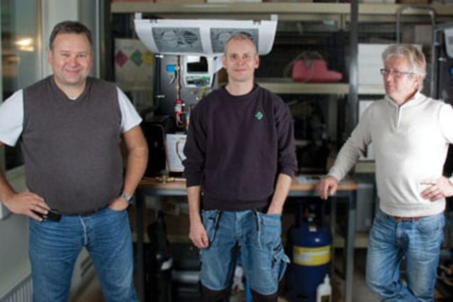 Fra venstre: Guttorm Stuge (Moderne Kjøling), Rune Lorentzen (GK), og Sertifiseringsleder Ole-Runar Pettersen, (Isovator).Foto. GK