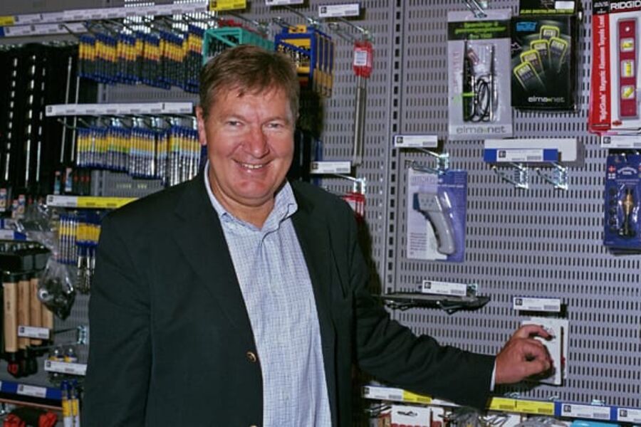 Administrerende direktør, Arne-Erik Olsen hos Brødrne Dahl velger å være optimist med tanke på 2012.