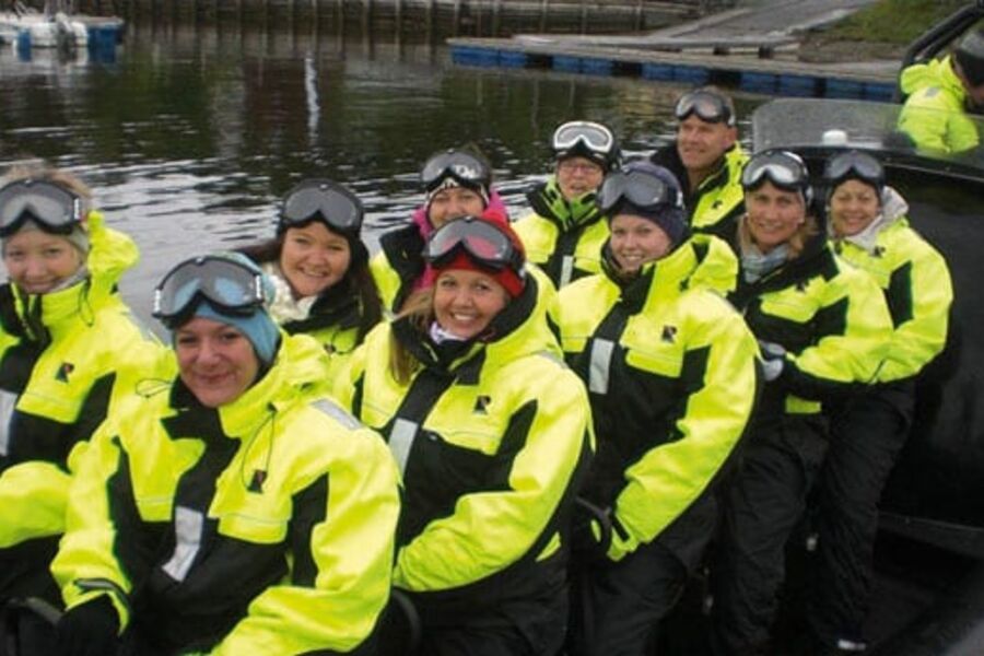 Jentene som er med i den