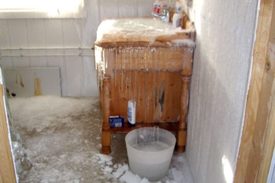 Vannskader etter frosne vannrør er blant de mest vanlige forsikringsskadene om vinteren. Mange forsøker å bløffe forsikringsselskapene. Det er ikke spesielt smart.Illustrasjonsfoto