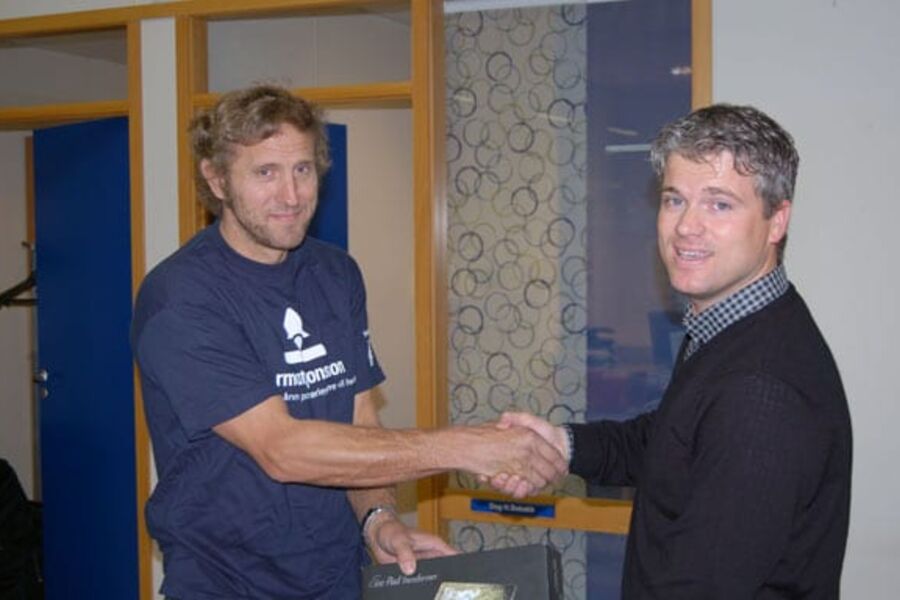 - Vi takker alle som har deltatt i Armatursjonsson sin Quiz i løpet av kampanjeperioden ute hos grossistene, og gratulerer vinneren Vidar Aasvang med en ASUS Eee Pad  nettbrett/notebook Transformer TF 101-1B049A, sier distriktsansvarlig for Øst- og Vestfold Tormod A.Gusfre.