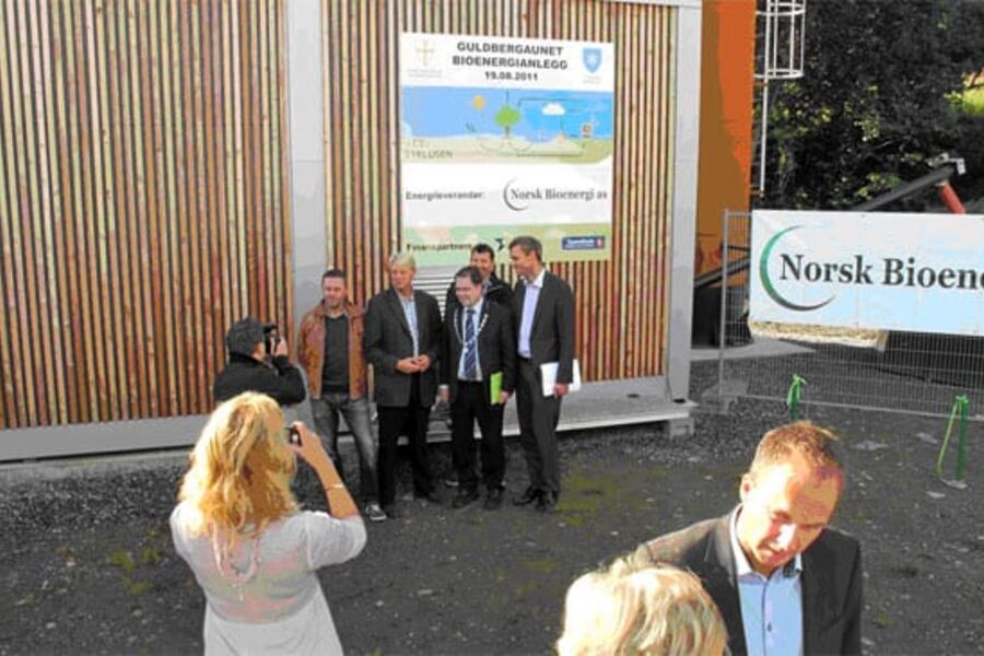 Fra åpningen av bioenergianlegget i Steinkjer. Fra venstre Åsmund Bratberg (stedlig drift), Jan Topstad (Norsk Bioenergi), Bjørn Arild Gram (ordfører Steinkjer kommune), Arnfinn Dotterud (stedlig drift), Olav Borten Moe (olje- og energiminister)