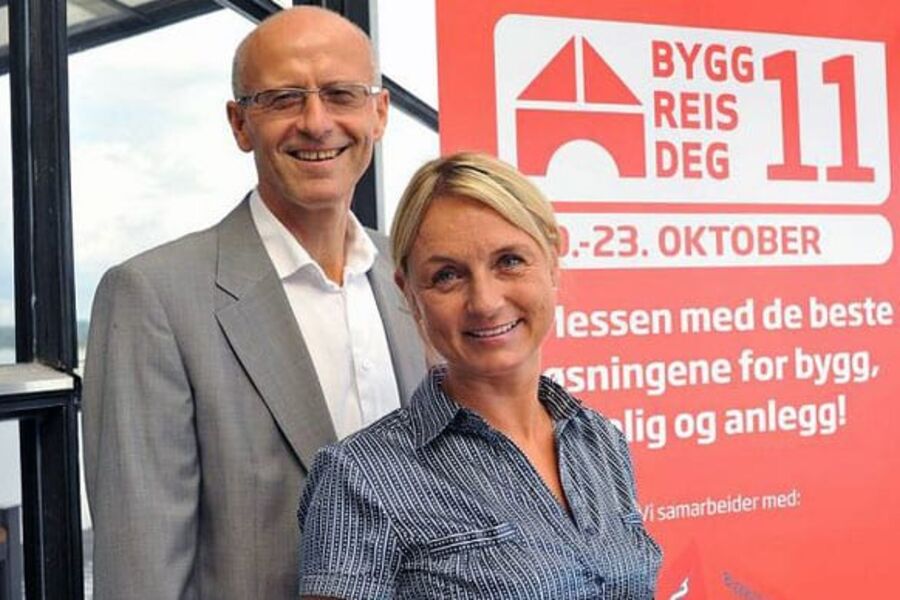 Adm.direktør Halvard Gavelstad og salgssjef Tone Bonnerud i Bygg Reis Deg, har grunn til å være strålende fornøyd med årets Bygg Reis Deg.