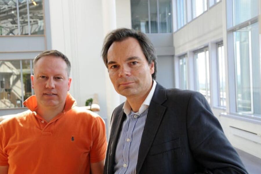 1. juli kom en ny standard for totalentrepriser. - Vi ser at denne kontraktsformen blir stadig mer benyttet, og det er viktig at byggherren er 100 prosent innforstått med fordeler og ulemper, sier direktør for bygg og eiendom i Hjellnes Consult Roar Smelhus (tv.) og RIFs advokat Tore Frellumstad.