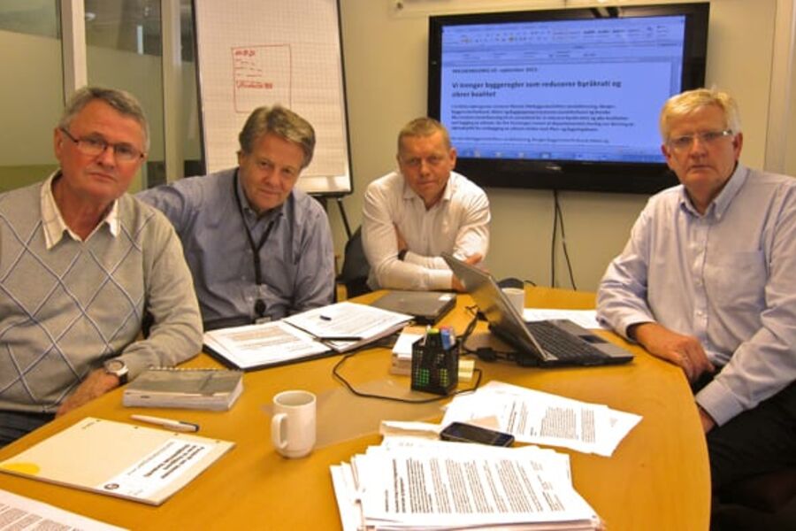 Fra venstre, Rolf Tollefsen - Norske Murmestres Landsforening (NML), Tor Backe  Norske Rørleggerbedrifters Landsforening (NRL), Geir Atle Mjeldheim  Maler og Byggtapetsermestrenes Landsforbund (MLF), Frank Ivar Andersen  Byggmesterforbundet. Foto: Dag Solberg.