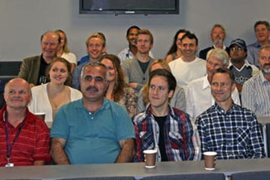 Studenter og faglærere på mastergraden i energi og miljø i bygg, med blikket festet mot framtiden.