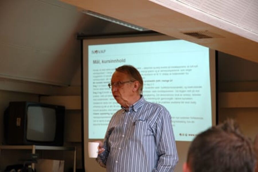 - Det er en glede for meg å se kursdeltakere som er motiverte, og interesserte i å bli flinke varmepumpemontører, sier foreleser på NOVAP kursene, Harald Gulbrandsen.