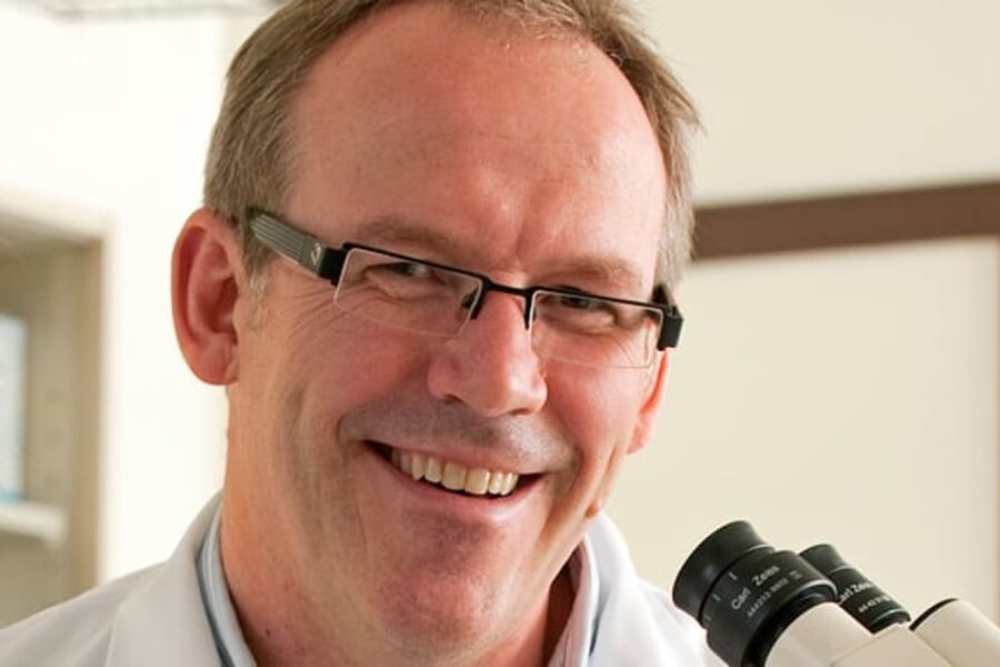 Seniorrådgiver og daglig leder ved Unilabs i Skien, Eirik Ask hevder at IRIS i Stavanger tar feil når det gjelder sjokkoppvarming for å løse legionellaproblemet