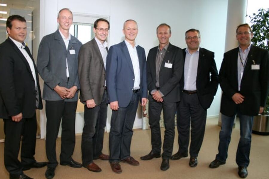 Kontraktsinngåelse 5. september. Her ser vi fra venstre: Vice President Hallstein Ødegård og administrerende direktør Trygve B. Thøgersen fra YIT, Bjørn Grepperud fra Optimo Prosjekt, direktør prosjekt og utvikling Bjørn Holm i Entra Eiendom, konserndirektør Paul-Terje Gundersen i AF Gruppen, administrerende direktør Kyrre Olaf Johansen i Entra Eiendom og direktør Espen Bjørke i AF Byggfornyelse.