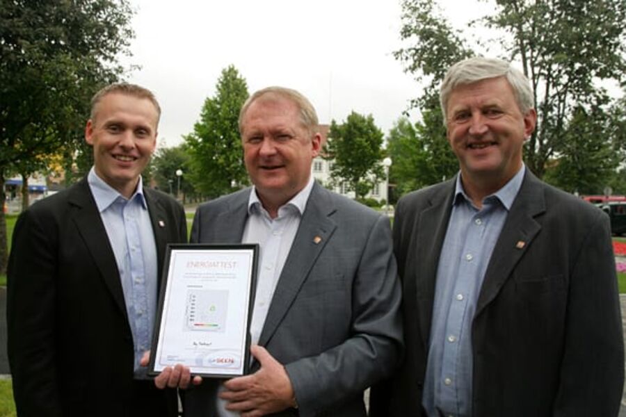 Fra venstre: Markedssjef, Jo Morten Nordbye, Adm. Dir, Jan Harald Narum og salgssjef Leif J. Cae.