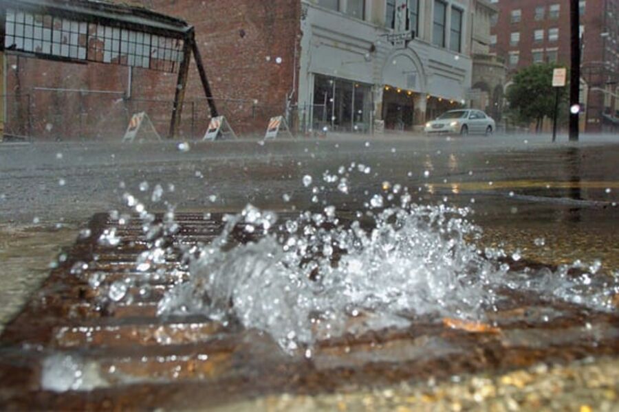 Norske byer forbereder seg på mer ekstremvær, slik vi hittil kun har sett langt utenfor landets grenser. Illustrasjonsfoto.