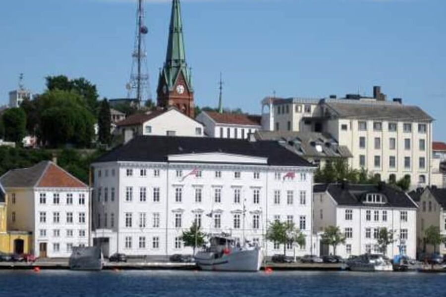 KoBE og Multiconsult inviterer til kostnadsfrie seminarer om kommunal bygg- og eiendomsledelse. I denne omgang er det kommuner i Østlandsområde som kan delta.Illustrasjon Arendak Kommunehus. Foto: Arendal Kommune.