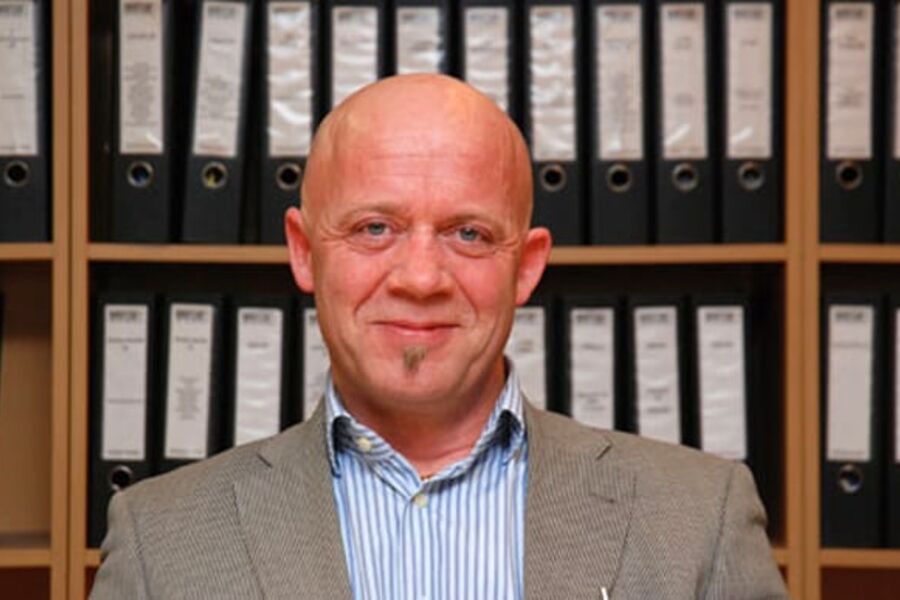 Helge Henriksen har solgt Mercur VVS AS til YIT og Henriksen vil trekke seg tilbake etter hvert.