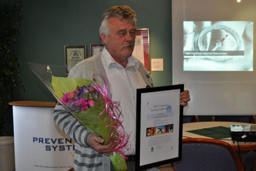 Bjørn Hansen har i over 20 år jobbet med utvikling av dyseteknologi for lavtrykk vanntåke brannslokking.Nylig fikk han nyskapningsprisen av NHO.