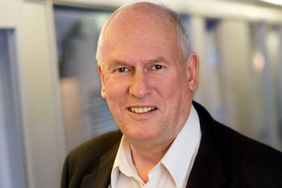 - Jeg er fornøyd med at Regjeringen har kommet LO i møte på viktige punkter i forslaget til ny uføretrygd og alderspensjon for uføre, sier LO-leder Roar Flåthen.