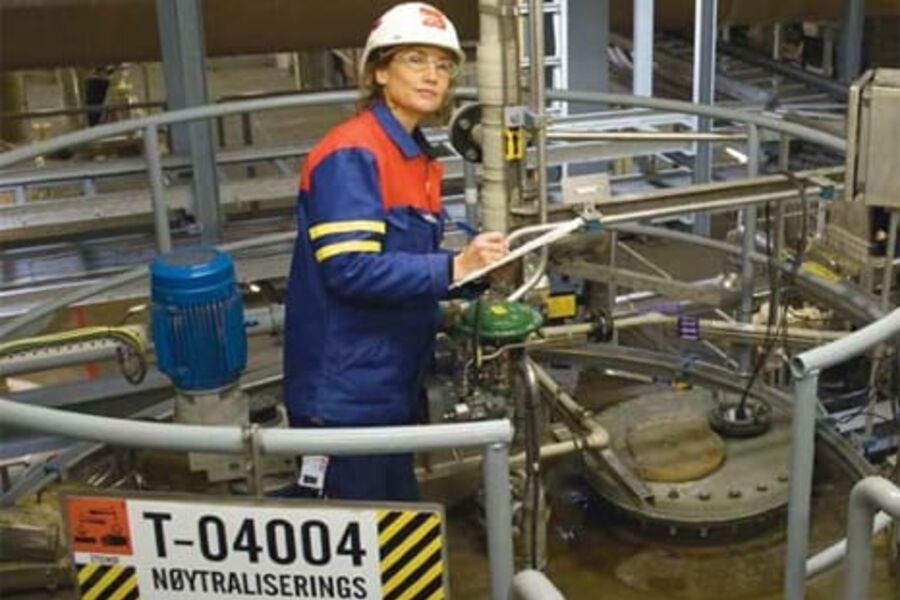 Sivilingeniør Marit Dolmen var en del av forskerteamet som fant metoden for a? produsere solcellesilisium pa?, som Elkem Solar er alene om i verden. (Foto: Eyde-Nettverket)