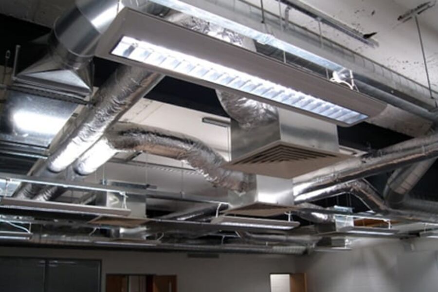 Tekniske installasjoner utgjør en stadig større andel av byggmarkedet. I nye boliger med enkel standard er om lag ¼ av byggets kostnader tekniske installasjoner. I avanserte kontorbygg og sykehus øker andelen til nærmere halvparten av byggets kostnader.