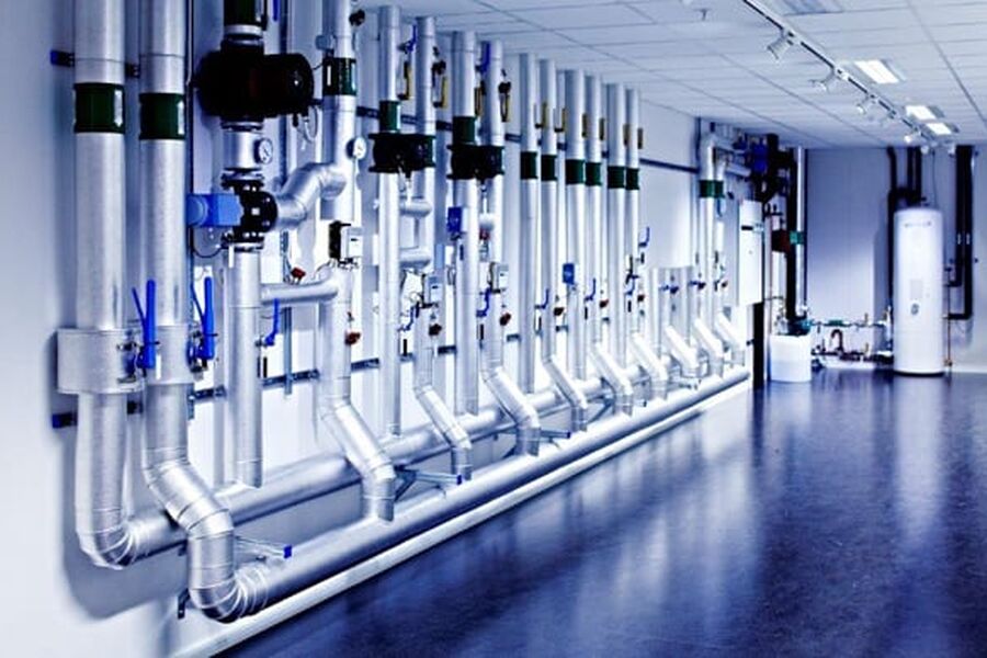 I industrien er det store energimengder å spare bare på å pakke rørene bedre inn.