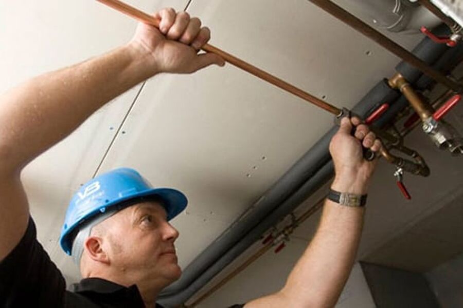 I fjor ble det omsatt for i underkant 21 milliarder kroner i rørleggermarkedet, mens det i år er forventet en omsetning på snaue 22 milliarder kroner. Illustrasjonsfoto.