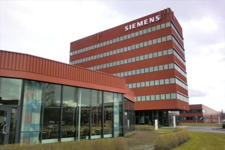 Siemens skal ut av sitt landemerke i Østre Aker vei i Oslo, og inn i nytt bygg i 2013.