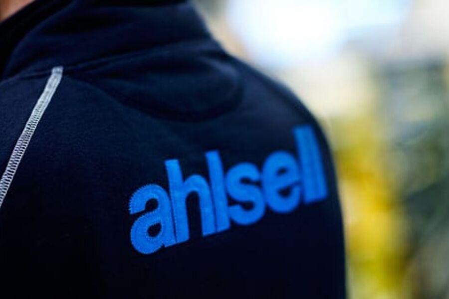 - Vi ønsker å gjøre det trygt, raskt og enkelt ved verktøyhandel gjennom oss, heter det i en pressemelding fra Ahlsell.