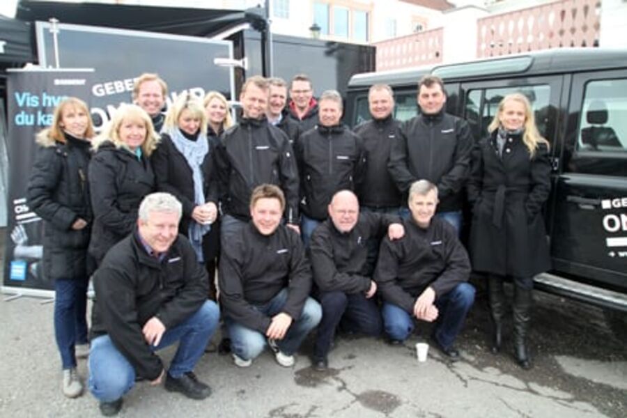 Stemningen var stor blant staben i Geberit under deres kick off på Olavsgaard før Geberit Challange 2011 starter til uken. Med en svært i øyenfallende bil og henger vil de garantert bli lagt merke til både på veien og ikke minst ute hos grossistene.