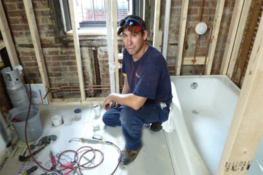 Oslo kommune liker ikke søknadsplikt for rehabilitering av våtrom og mener høye gebyrer kun dekker utgiftene. Illustrasjonsfoto.