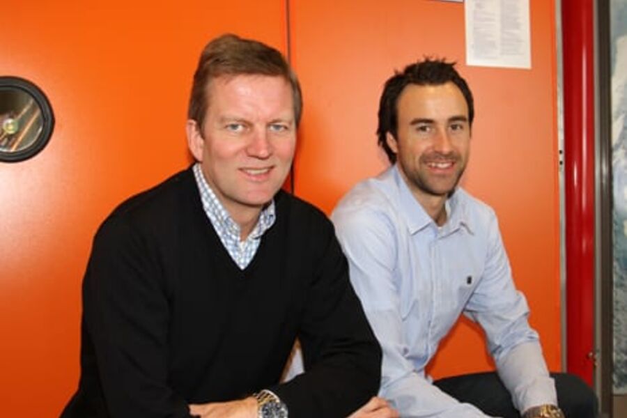 Avdelingsleder salg Erik Thurmann-Nielsen(venstre) og avdelingsleder for adgangssystemer og teknisk interiør Kim Tage Eriksen opplever en meget hyggelig utvikling i Menerga om dagen. Flere nye produkter og flere nye ansettelser bidrar til det.