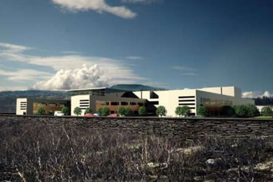 Skisseprosjektet for det nye sykehuset i Kirkenes ble ferdigstilt i mai i 2010. Det er Momentum Arkitekter AS, BOARCH arkitekter as og Norconsult AS som står bak skisseutkastet.