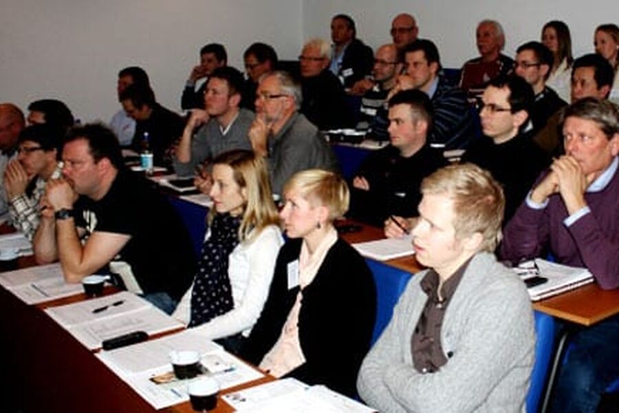 Det var fullt hus og 35 deltagere på det første kurset i solenergi i Larvik. Derfor setter man nå opp to nye kurs i Oslo og Bergen.