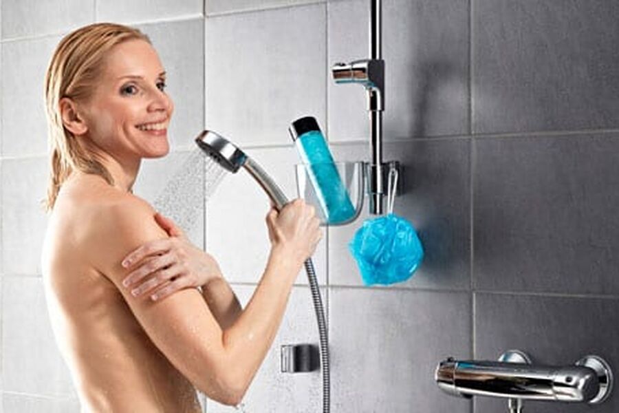 Dusjsettet muliggjør såkalt fleksibel installasjon. Avstanden mellom veggfestene kan fritt justeres innenfor 740 mm. Man kan derfor benytte allerede eksisterende hull i veggen.