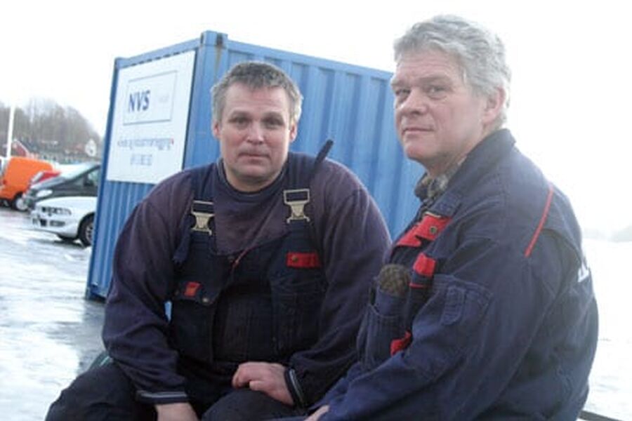 Jan Petri Vainionpaa og Kjell Aaserød bidrar med sin spesialkompetanse på Svalbard.