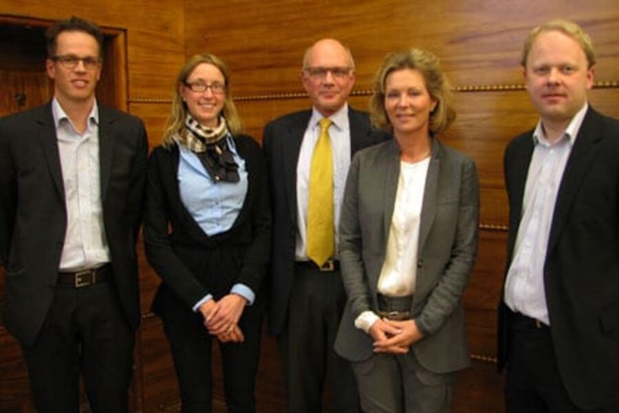 Fra venstre: Markedssjef i Standard Norge, Jacob Mehus, kontorsjef Yvonne Curtis Delphin fra Statsbygg, jusprofessor og komitéleder Knut Kaasen, advokat Siw Linderud fra EBA og juridisk prosjektleder i Standard Norge, Jørgen Birkeland.