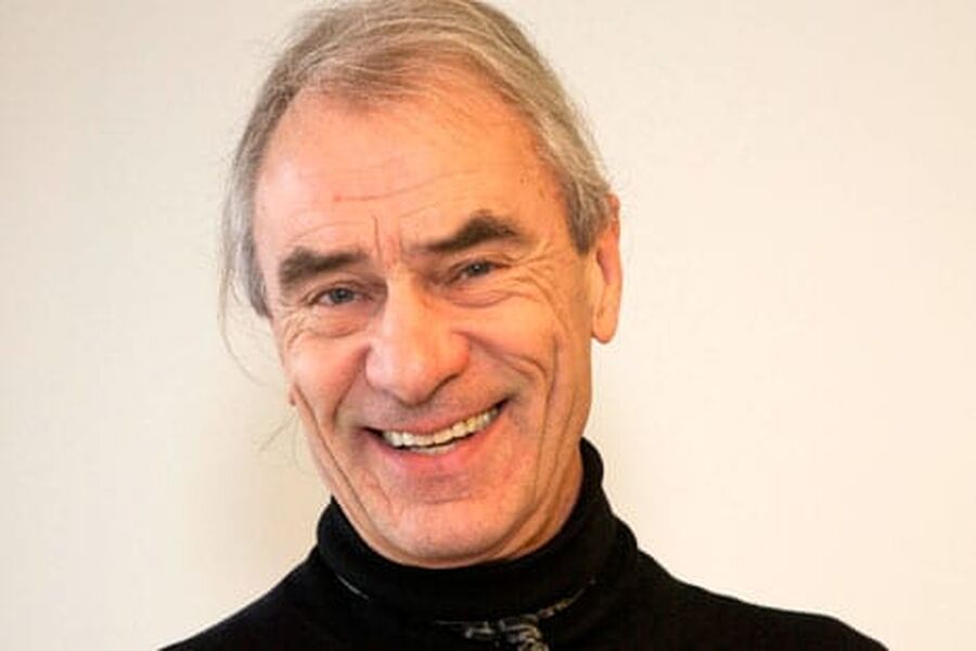 Sigurd Hoelsbrekken er overingeniør i Statens Bygningstekniske Etat. Fotograf er Henry Gjefsen.