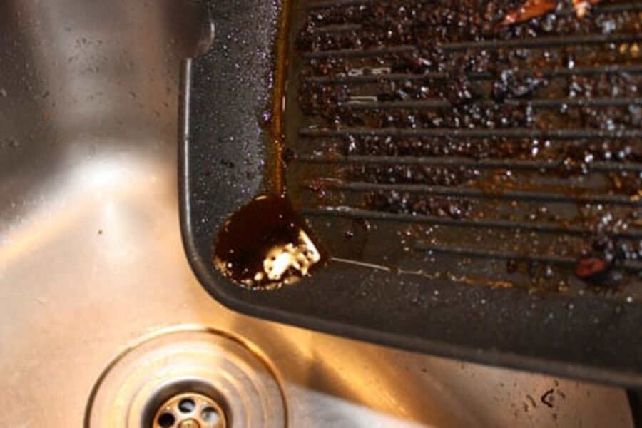 Matfett hører ikke hjemme i avløpet (Foto: Newswire/ Dag Øyvind Olsen)