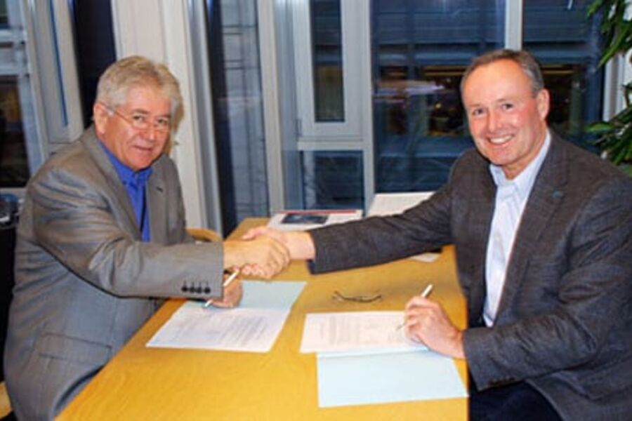 Fra venstre; Frode Sjursen, Administrerende direktør Forsvarsbygg og John-Erik Karlsen, Styreleder og eier GK.