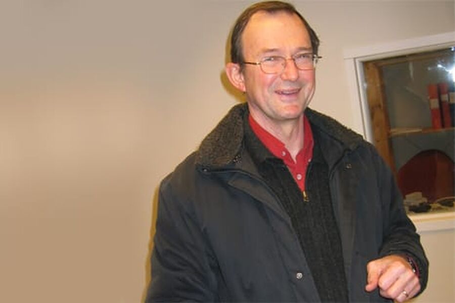 Professor Per Fahlén ved Chalmars universitet gjorde det enkelt, og har varmepumpe som sparer nabolaget for tusenvis av kroner i året. Foto: Mark Kretz/Energi & Miljö