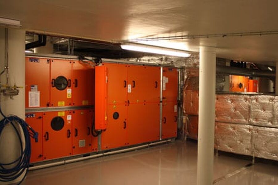 Et av avfuktingsaggregatene som er installert. Det er totalt 4 aggreagater av denne typen i Moldebadet.