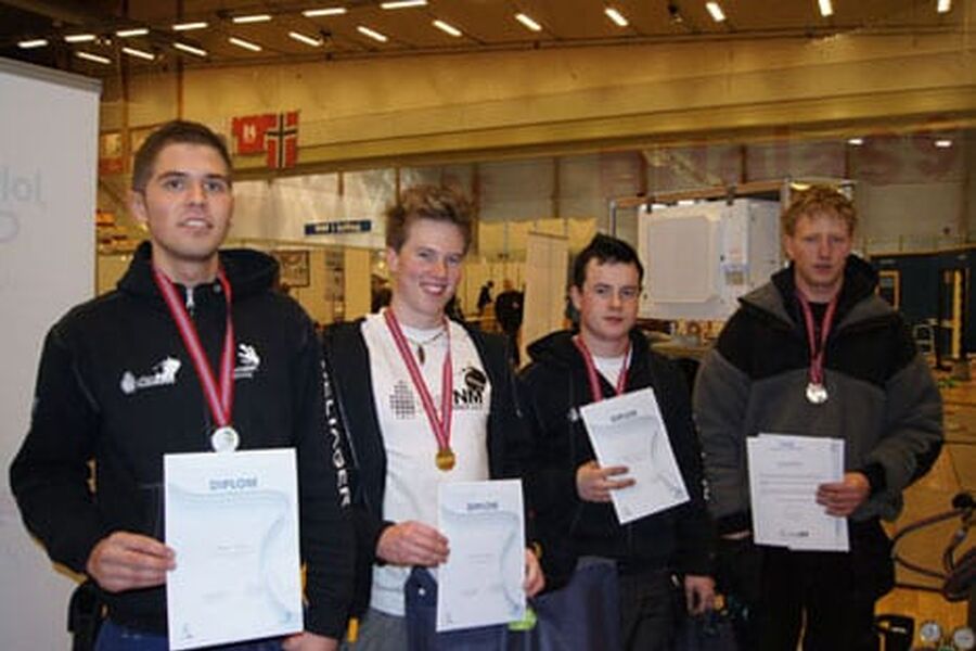 Fra høyre: Norgesmester i kulde- og varmepumpemontørfaget; Joacim Strømme, Mandal Kjøleservice AS,Nr.2- Marius H. Strifeldt, Kiteck AS, Alta,Nr.3 - Leif Ove Rustgaaard, Klimanord AS, Oslo.Nr.4 - Helge Vollan, GK Norge AS, Asker. Nr 4. Foto:VKE