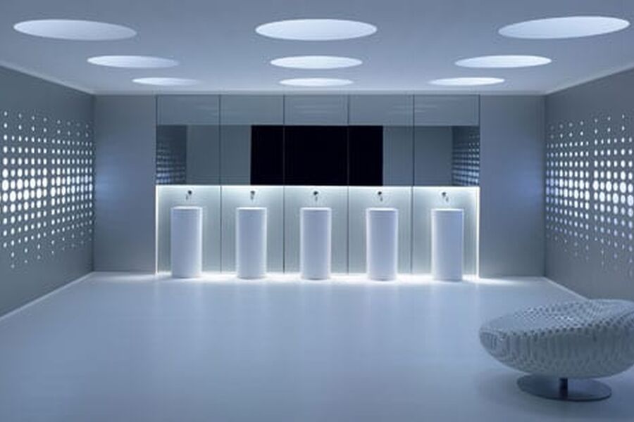 Med de modulært kombinerbare Alape-systemene A1 til A4, får arkitekter og planleggere nye muligheter til utforming der skjæringspunktene mellom servant, bordplater og funksjonsutvidelser allerede er definerteogså for halvoffentlige rom.