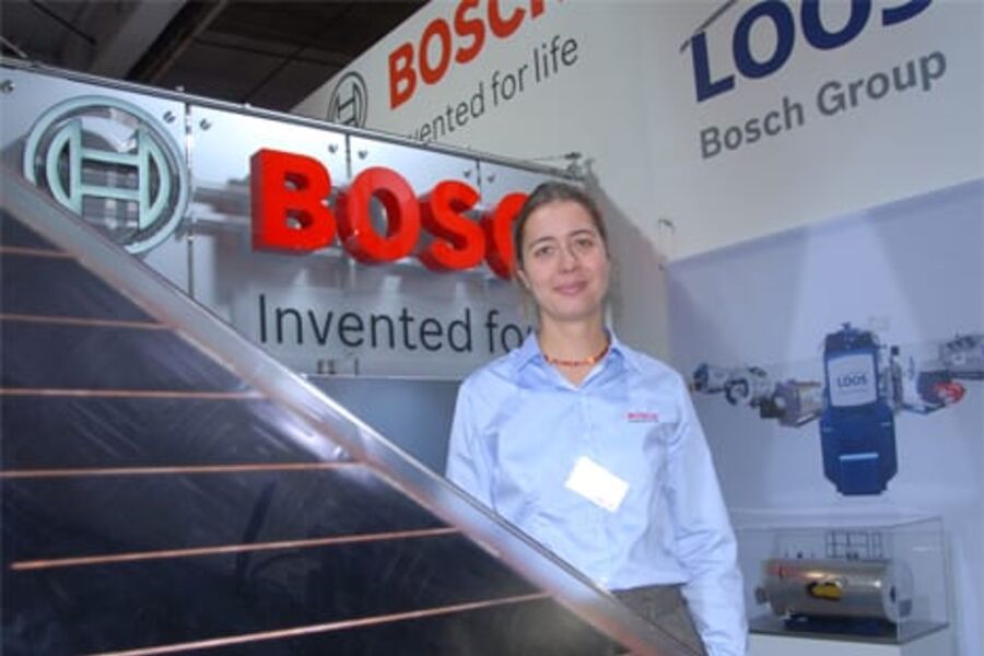 - Investeringene i solfangere til en enebolig kan ligge på mellom 50 000 og 60 000 kroner, sier Johanna Ender i Bosch.