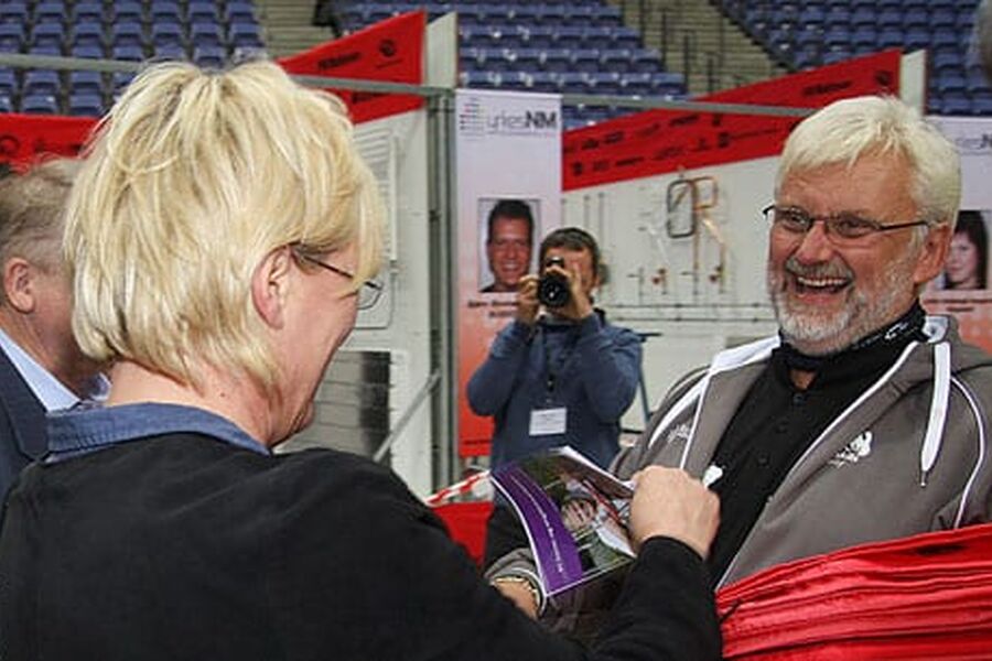Kunnskapsminister Kristin Halvorsen sammen med dommer Helge Andersen,leder for Opplæringskontoret for Rørleggerfaget i Oslo og Omegn.Foto Knut Randem