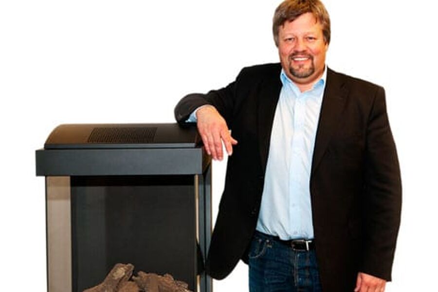 Svein H. Simonsen i Tolcon ønsker seg en dyktig salgssjef for sine nye gasspeiser.