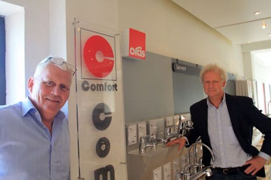 Rørlegger Ingard Langsholdt satser nå kun på armatur fra Oras til administrerende direktør Kaare Astrups store glede.