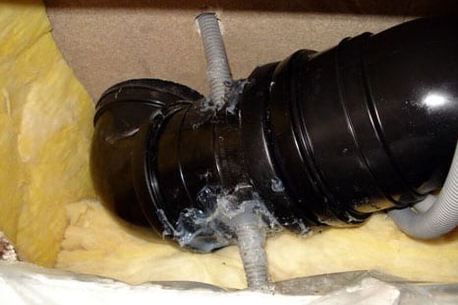 Vann er vanligste klageårsak etter boligkjøp. Bad og drenering er på klagetoppen sammen med tak og elanlegg.