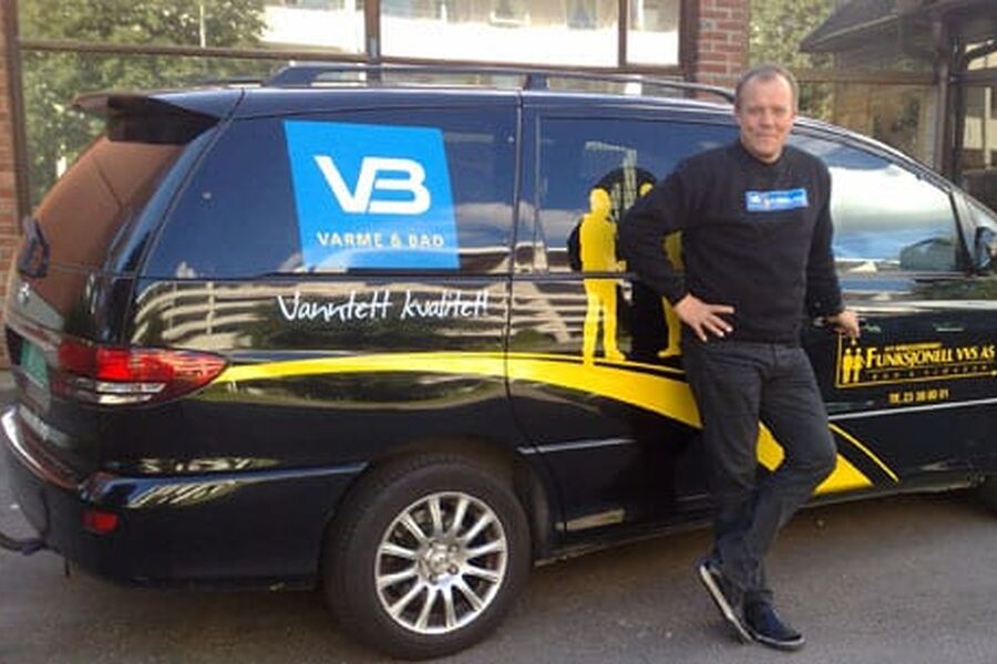 Daglig leder hos Varme & Bad-bedriften Funksjonell VVS i Oslo, Bjørn Stensli deltar i programserien Bygg og Bedrag på TV 3.