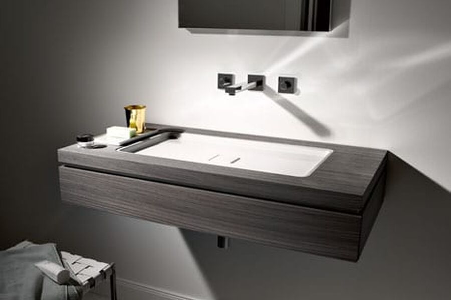 Med de nye materialene, fargespektrene og overflatestrukturene presenter Alape en betydelig utvidet byggekloss i komponentsystemet, med mange nye kombinasjonsmuligheter. Dermed får arkitekter, byggherrer og brukere nye alternativer for en moderne, individuell og helhetlig utforming av badet.