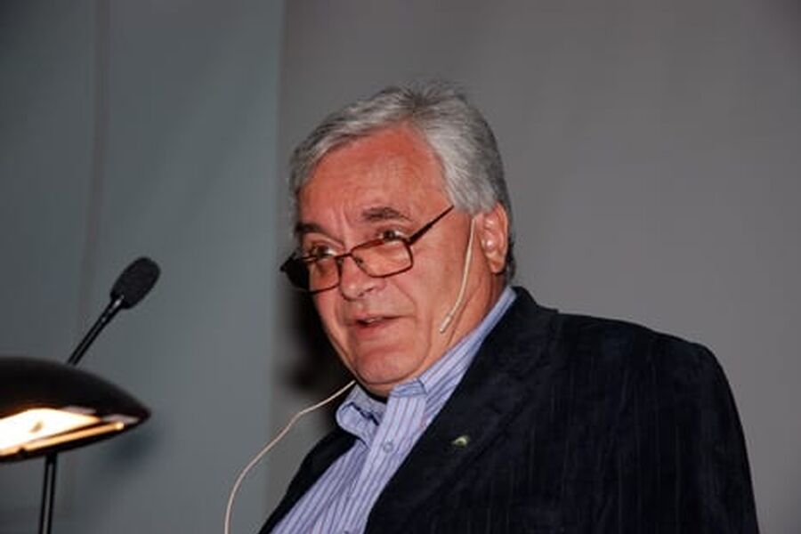 Peter Batta mener at staten robber huseierne ved at de ikke overfører mer penger til enøktiltak.