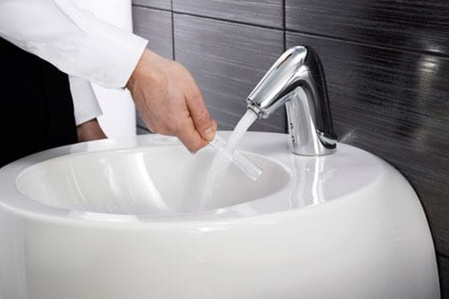 Berøringsfritt er fortsatt mest utbredt i bedriftsmarkedet, men det er en klar tendens til at også flere private velger denne type armaturer.