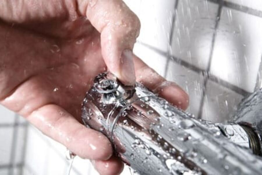 Det er forholdsvis enkelt å begrense vekstvilkårene for legionellabakterier. Spyling med varmt vann eller filter ved vanninntaket begrenser vektvilkårene for bakterier.